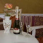 Golden Palace Hotel 3*