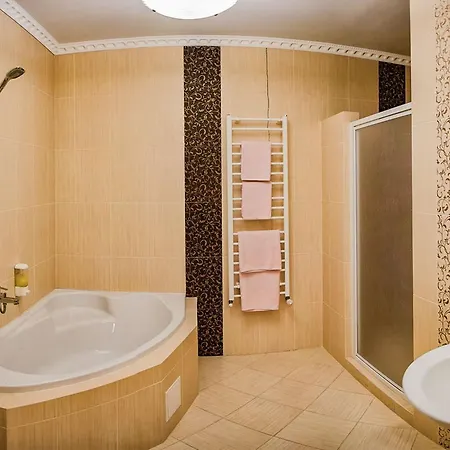 Golden Palace Hotel
